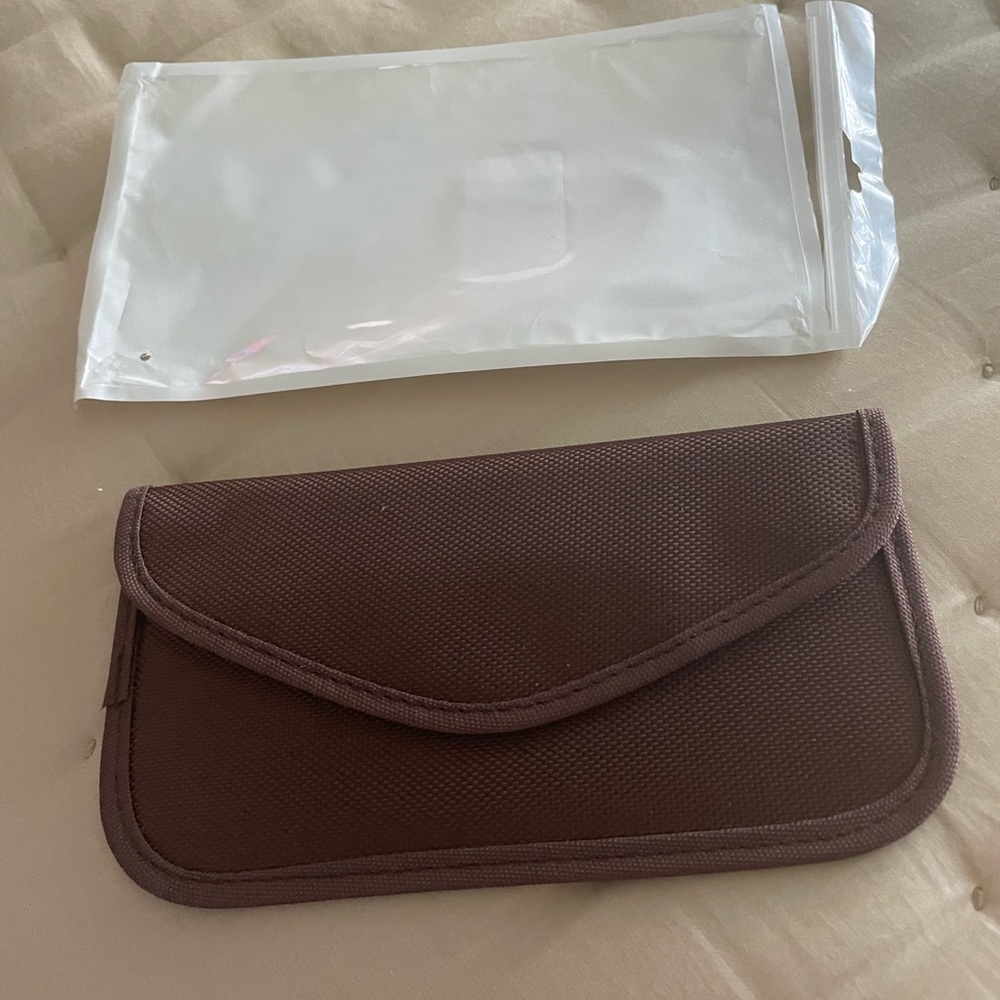 NWOT safety FRID signal blocker Faraday pouch-FIRM